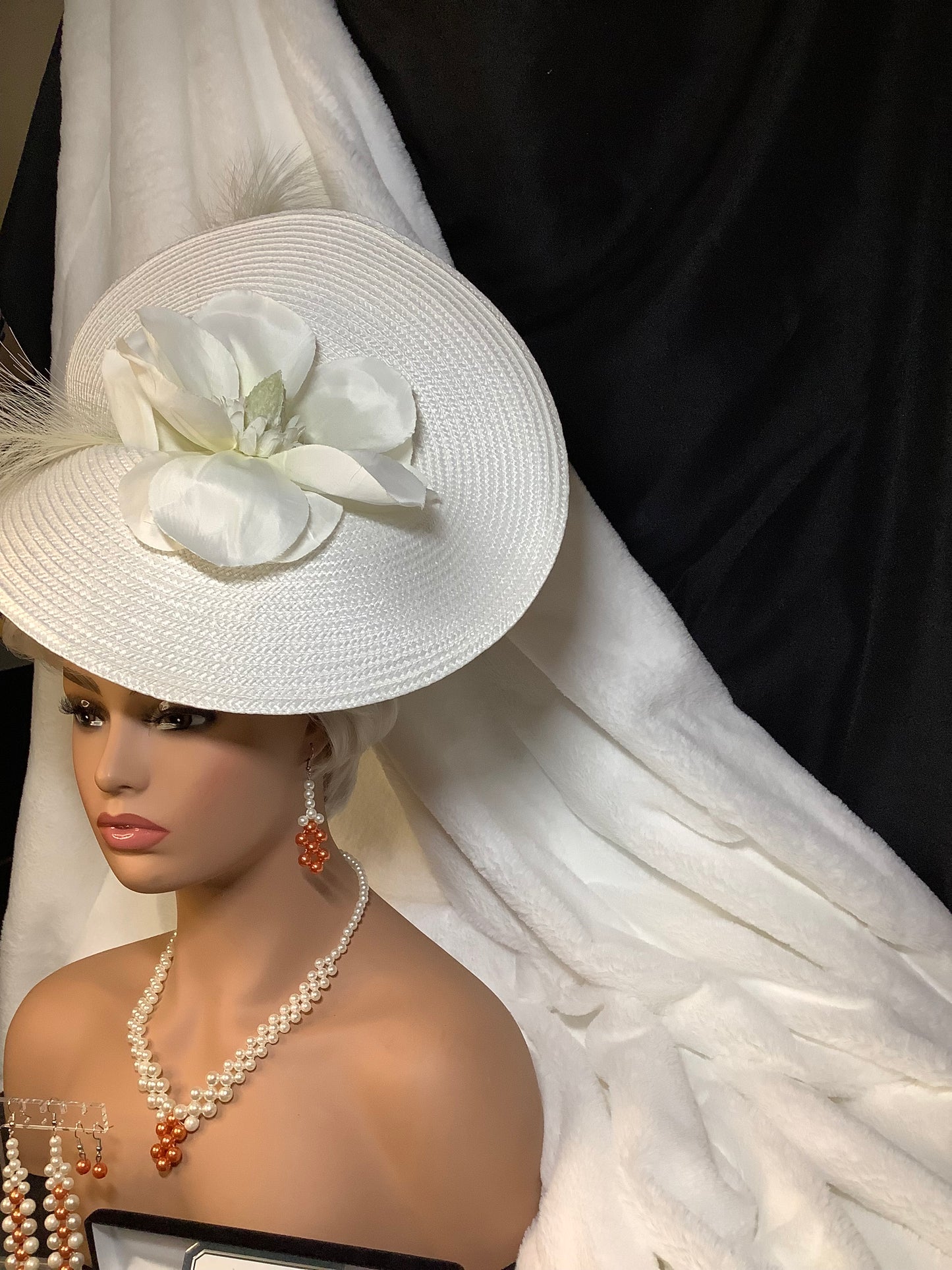 Morning Glory 2025 ā Elegant Ivory Statement Hat