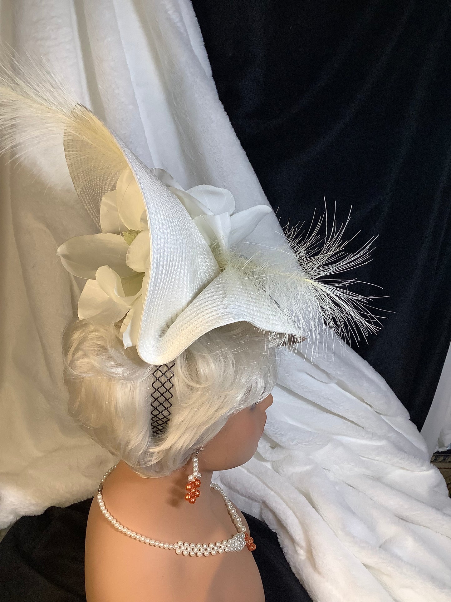 "Magnolia Grace 2025" – Classic Brimmed Hat with Bloom