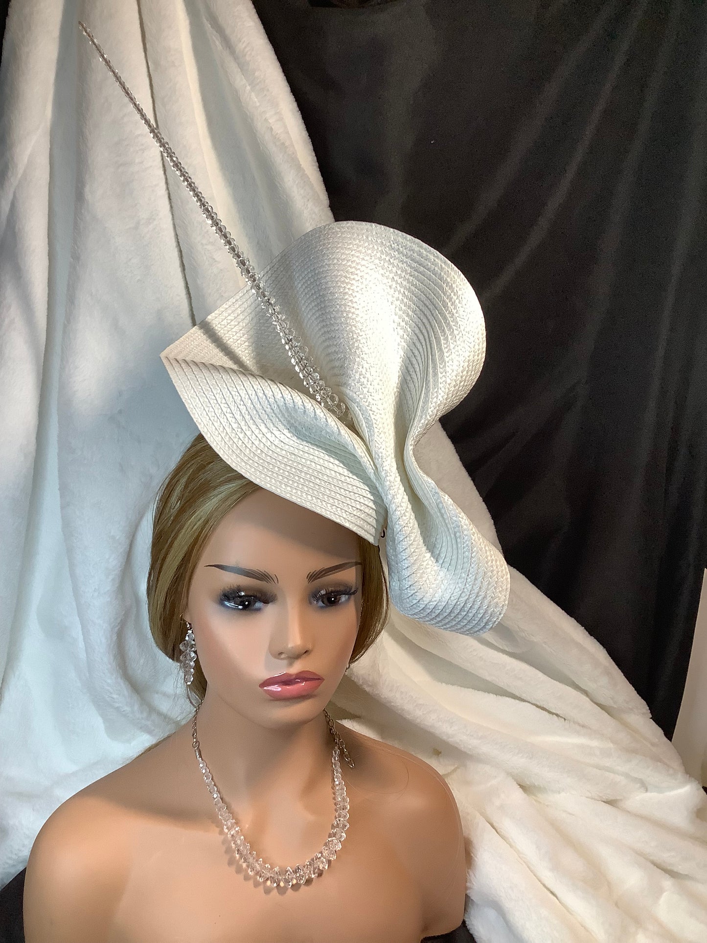 "Morning Streak 2025" – Crystal Dawn Fascinator