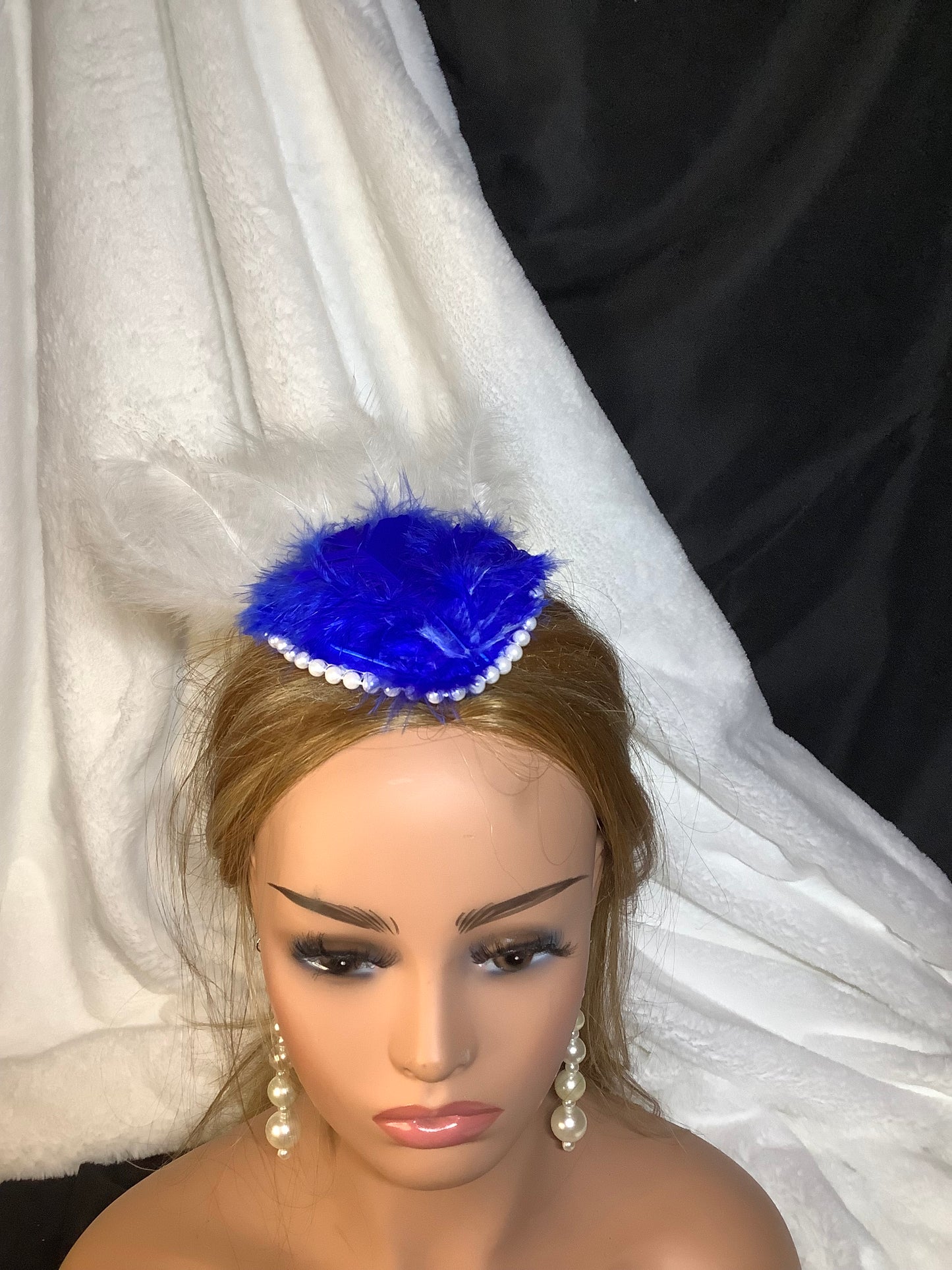 "Blue Frost 2025" – Mini Feather Crown Fascinator