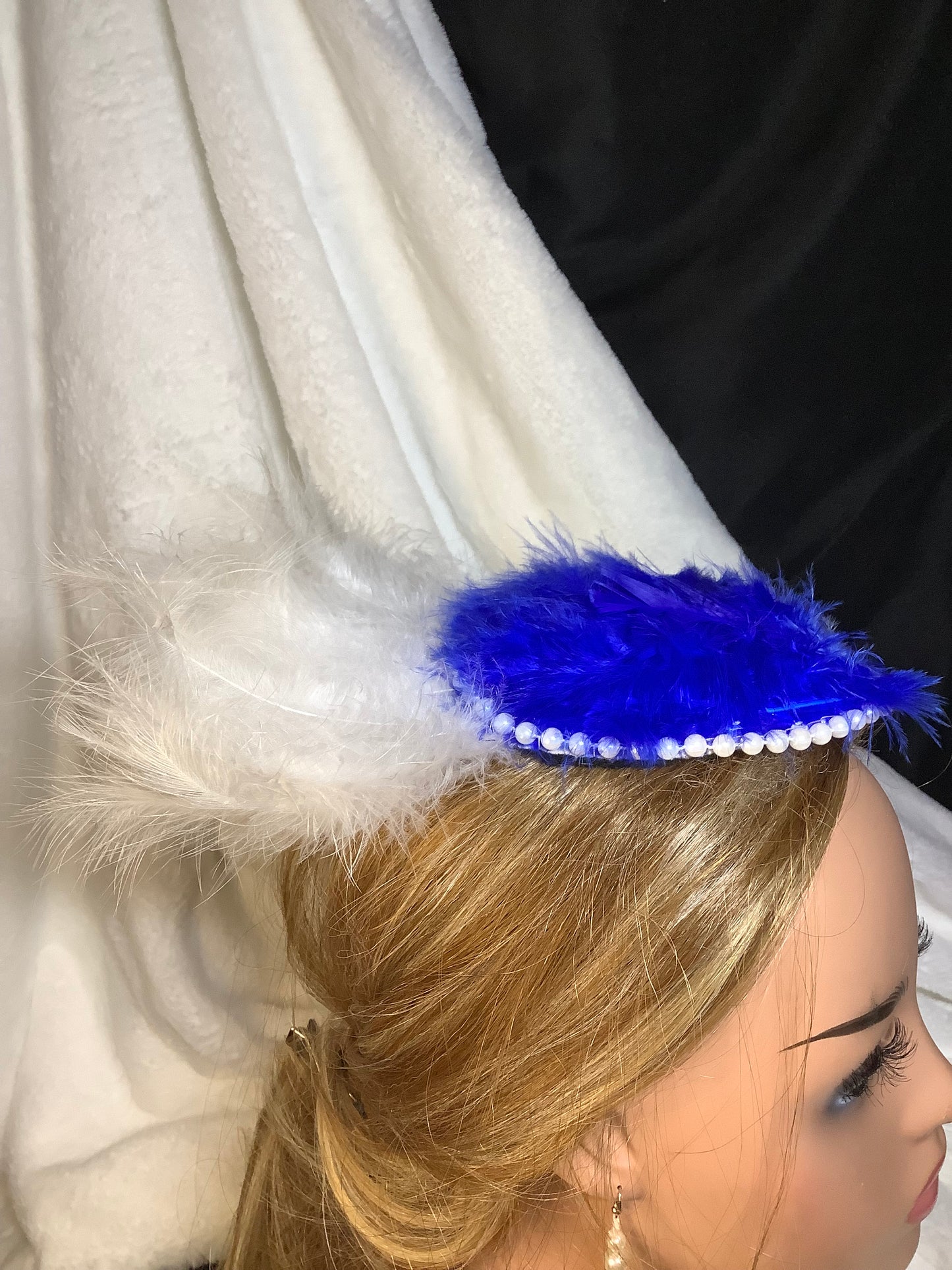 "Blue Frost 2025" – Mini Feather Crown Fascinator