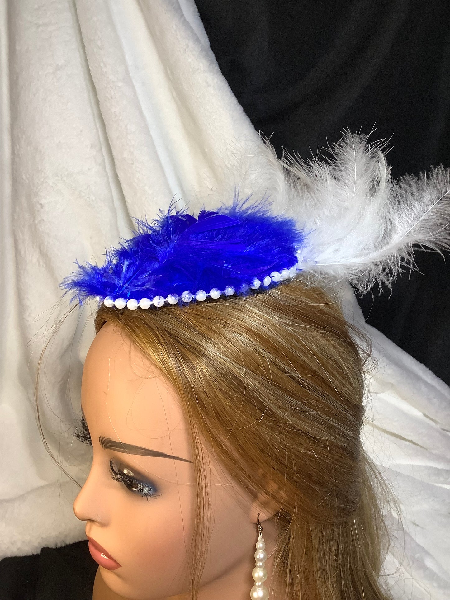 "Blue Frost 2025" – Mini Feather Crown Fascinator