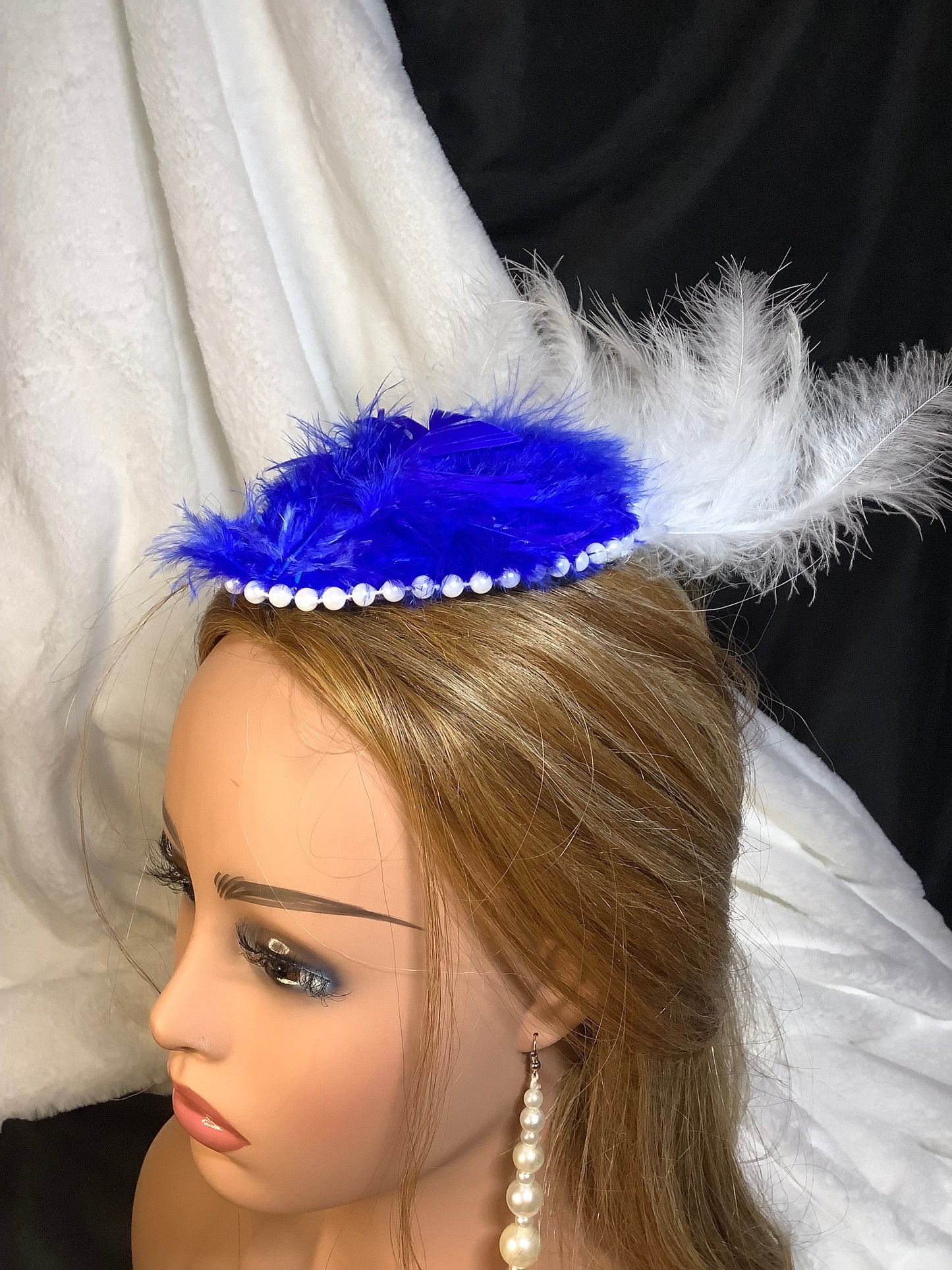 "Blue Frost 2025" – Mini Feather Crown Fascinator