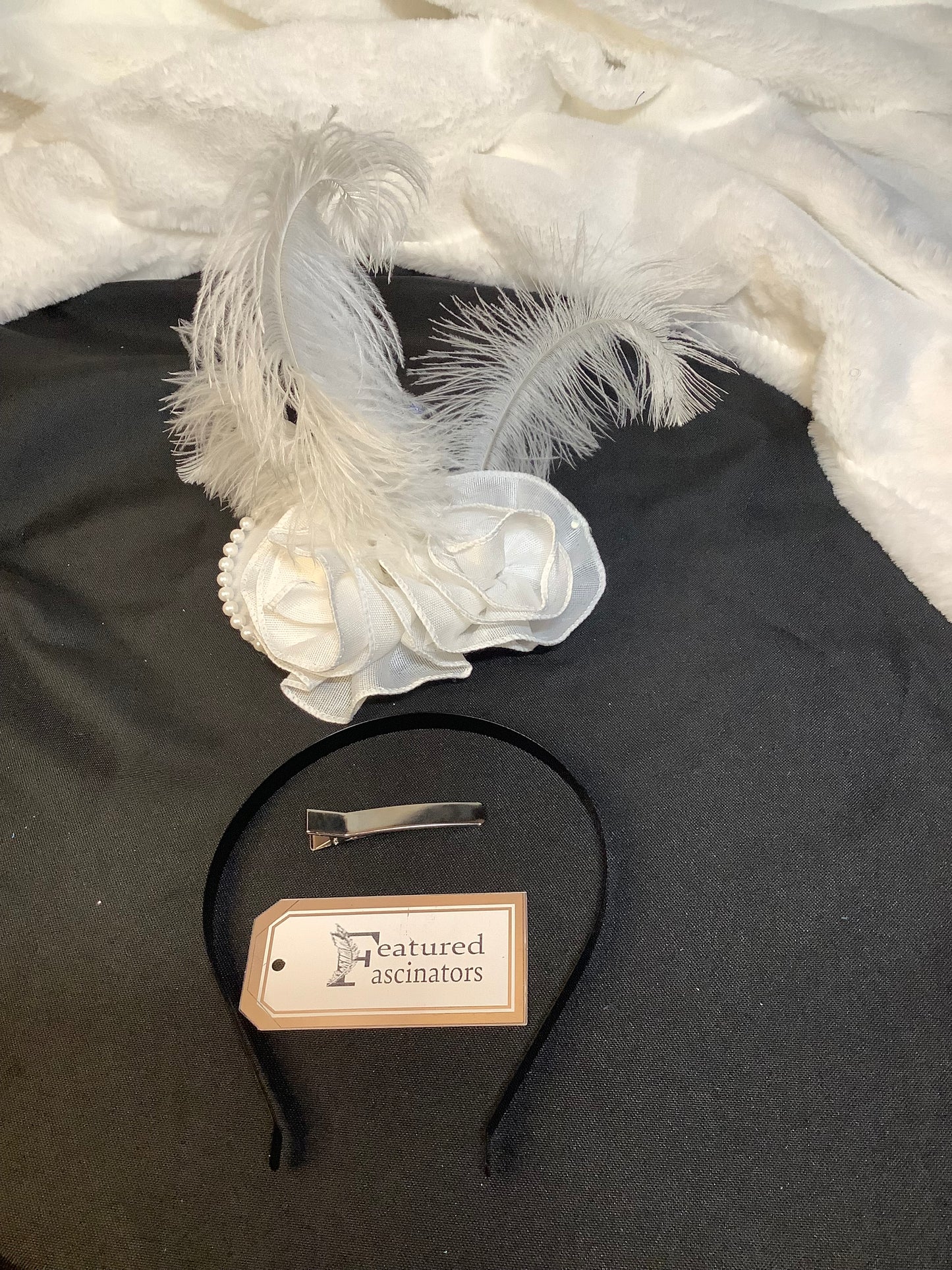 "Feathered Whisper 2025" – Vintage Plume Fascinator