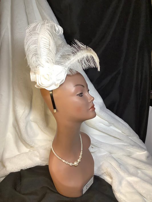 "Feathered Whisper 2025" – Vintage Plume Fascinator