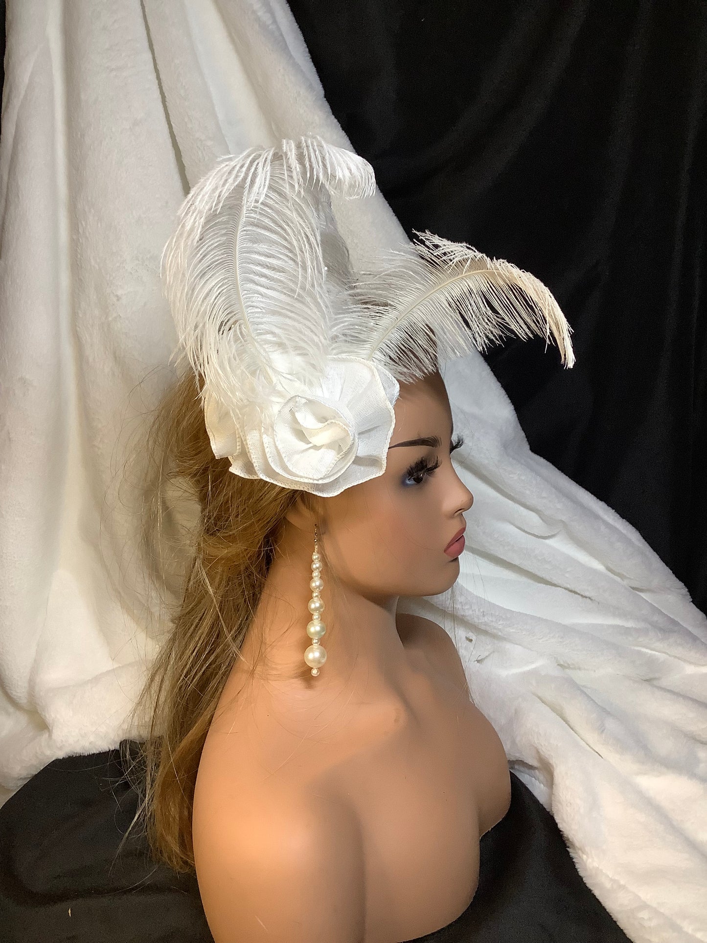 "Feathered Whisper 2025" – Vintage Plume Fascinator