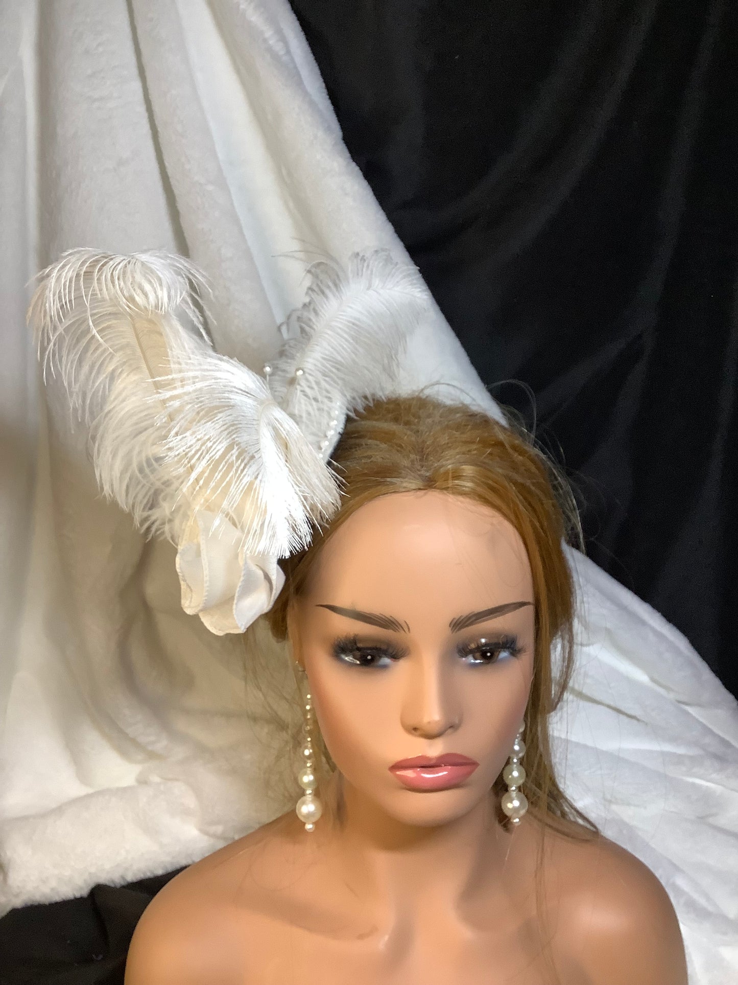 "Feathered Whisper 2025" – Vintage Plume Fascinator