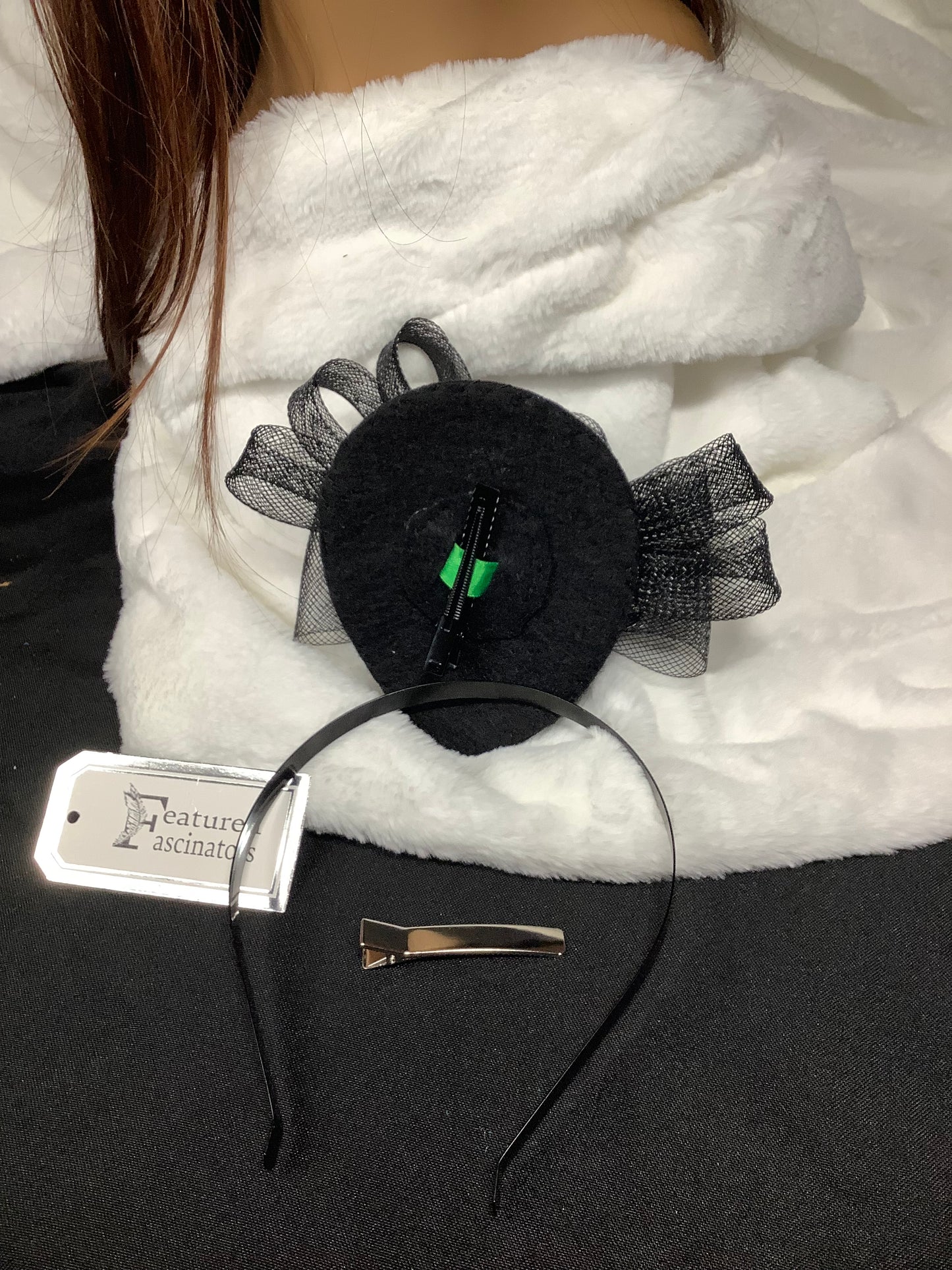 "Bowtie 2025" – Noir Elegance Fascinator
