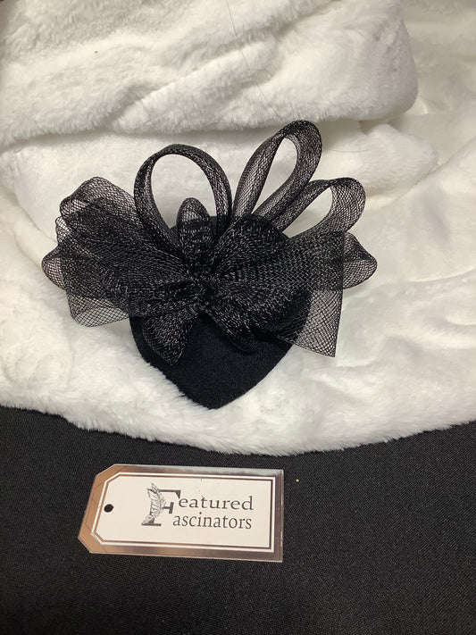 "Bowtie 2025" – Noir Elegance Fascinator