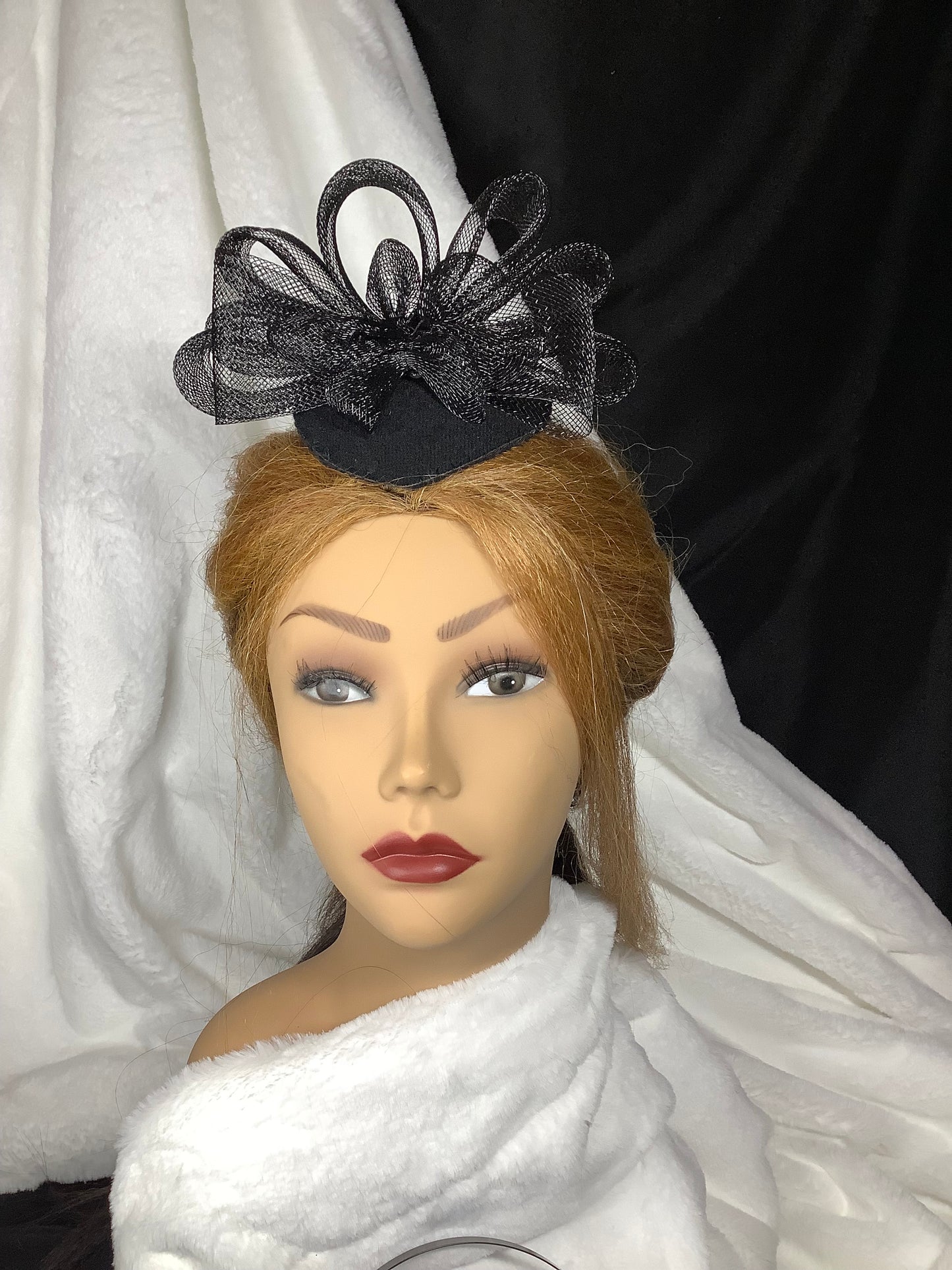 "Bowtie 2025" – Noir Elegance Fascinator