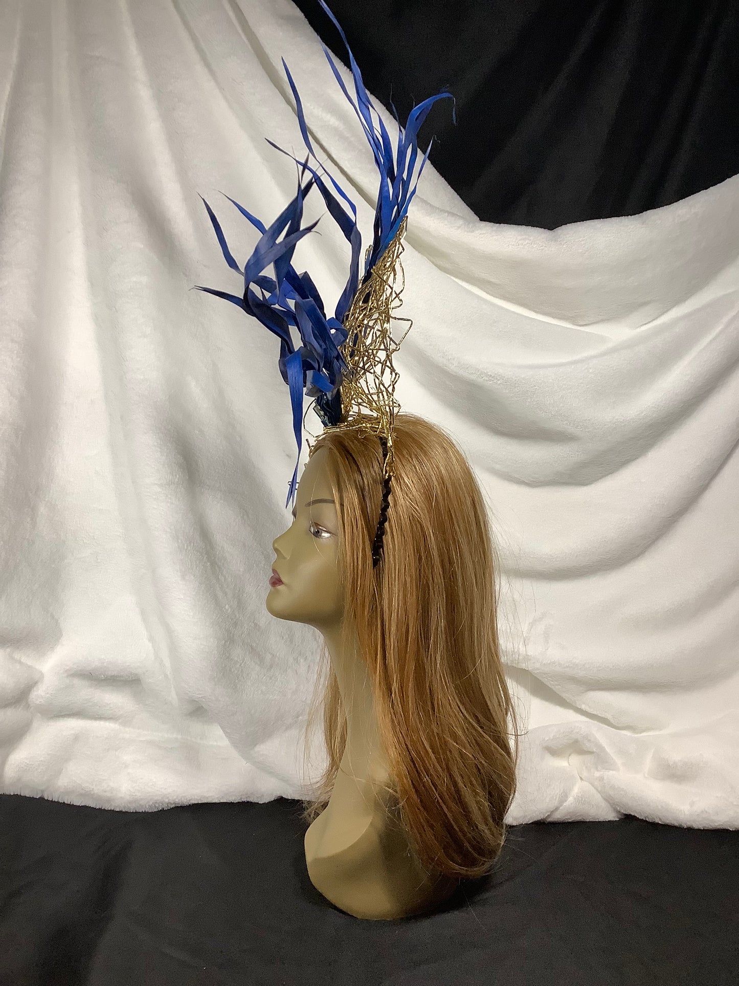 Golden Lattice Crown Godess