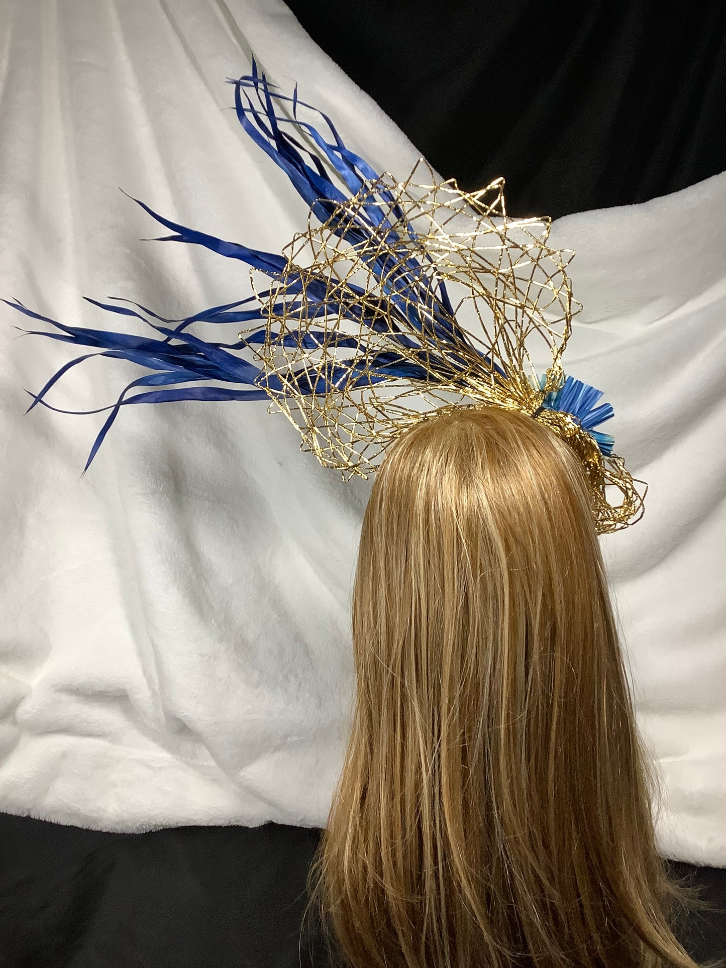 Golden Lattice Crown Godess