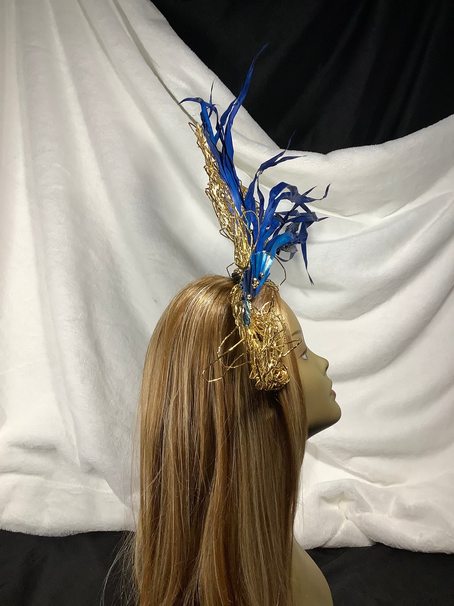 Golden Lattice Crown Godess