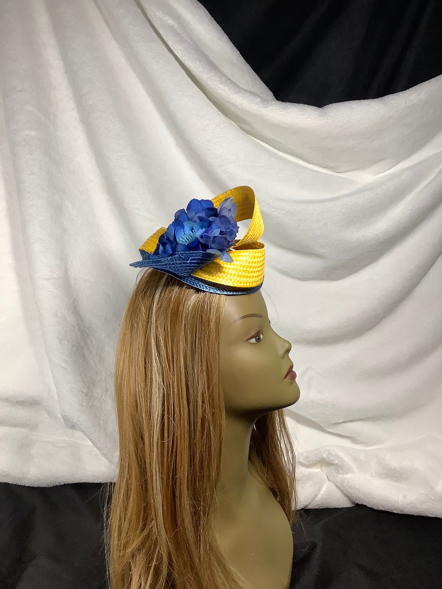 "Golden Bloom 2025" – Sunrise & Sapphire Fascinator