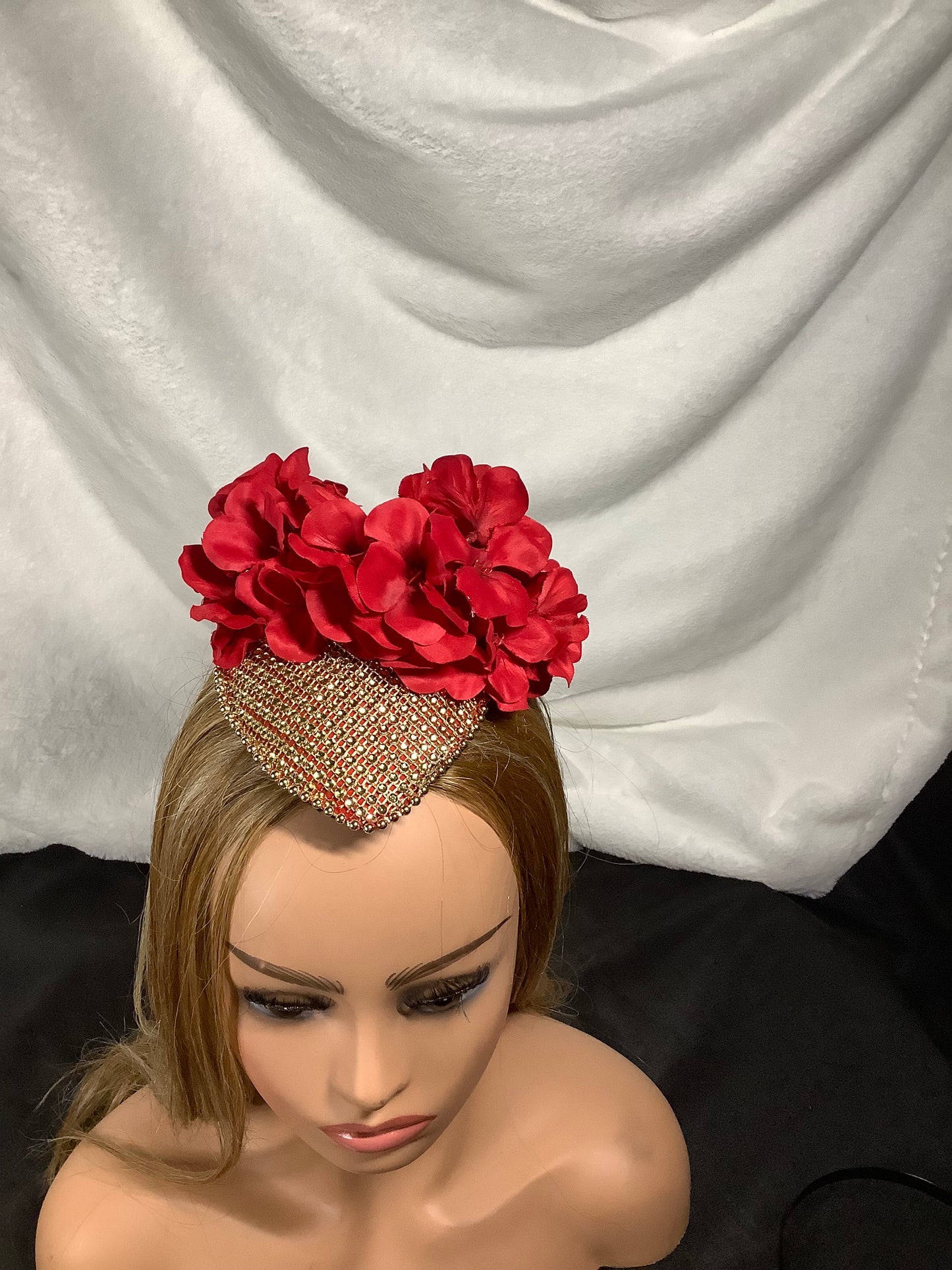 "Heart of Gold 2025" – Luxe Bloom Fascinator
