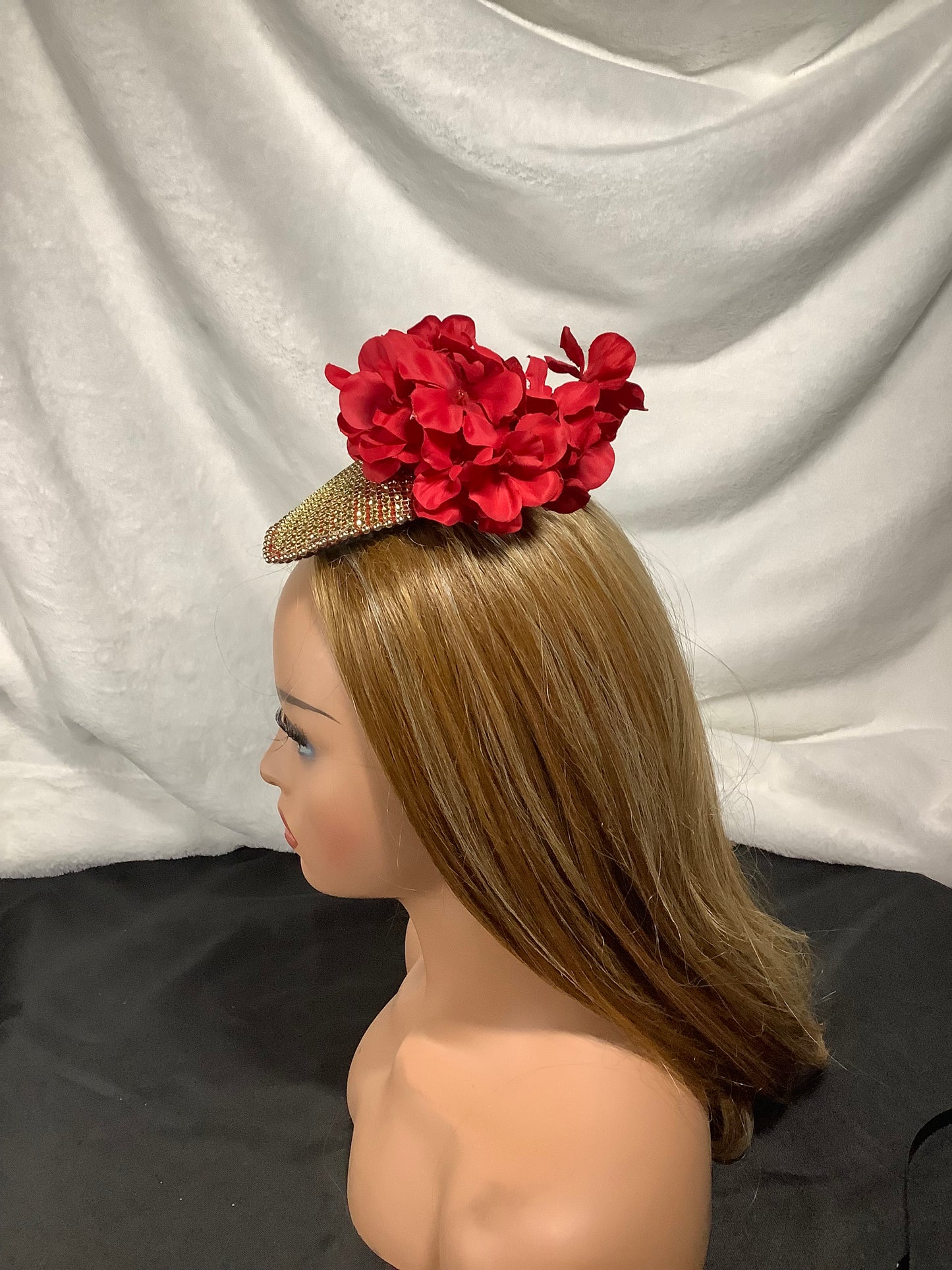 "Heart of Gold 2025" – Luxe Bloom Fascinator