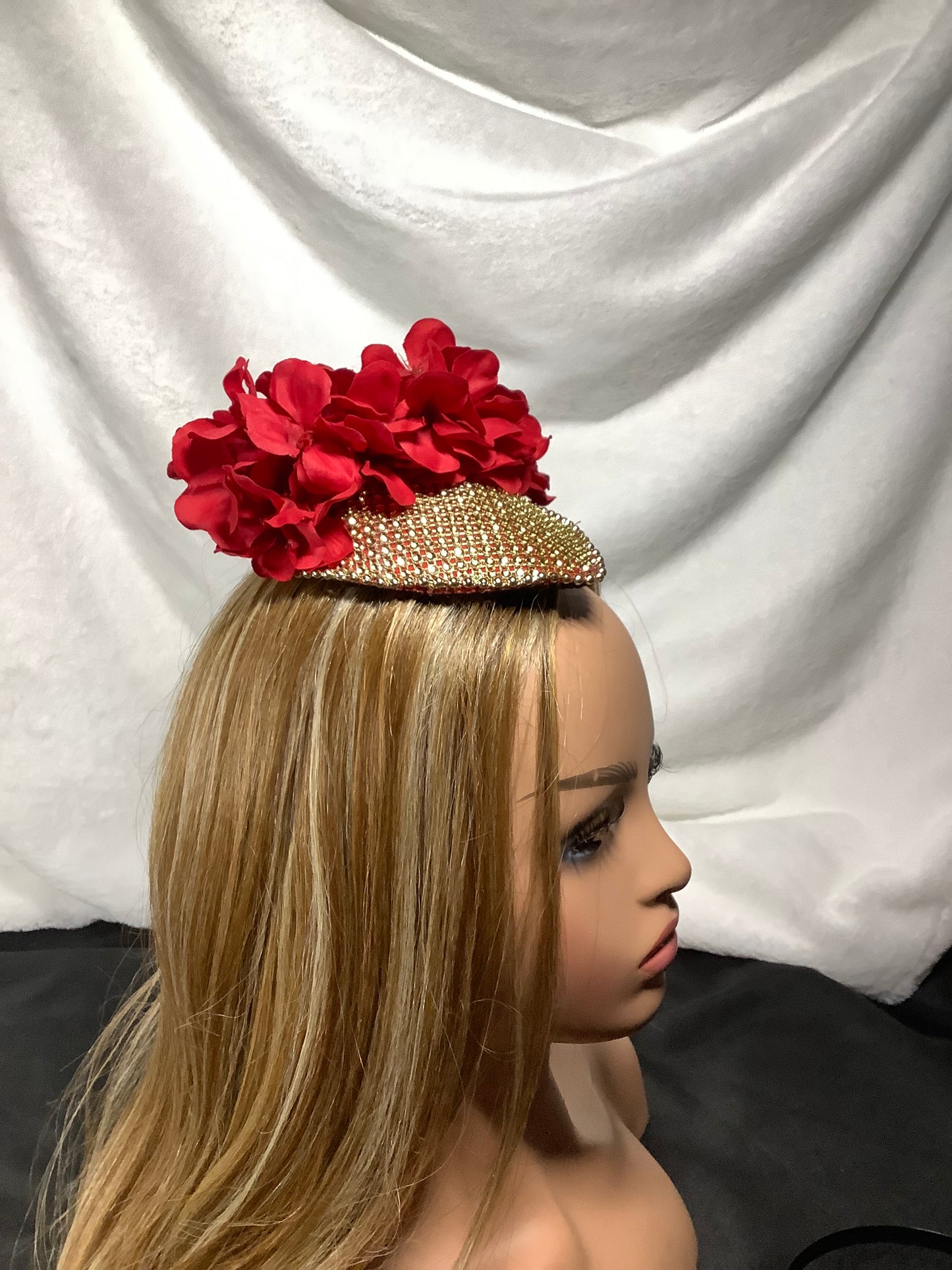 "Heart of Gold 2025" – Luxe Bloom Fascinator