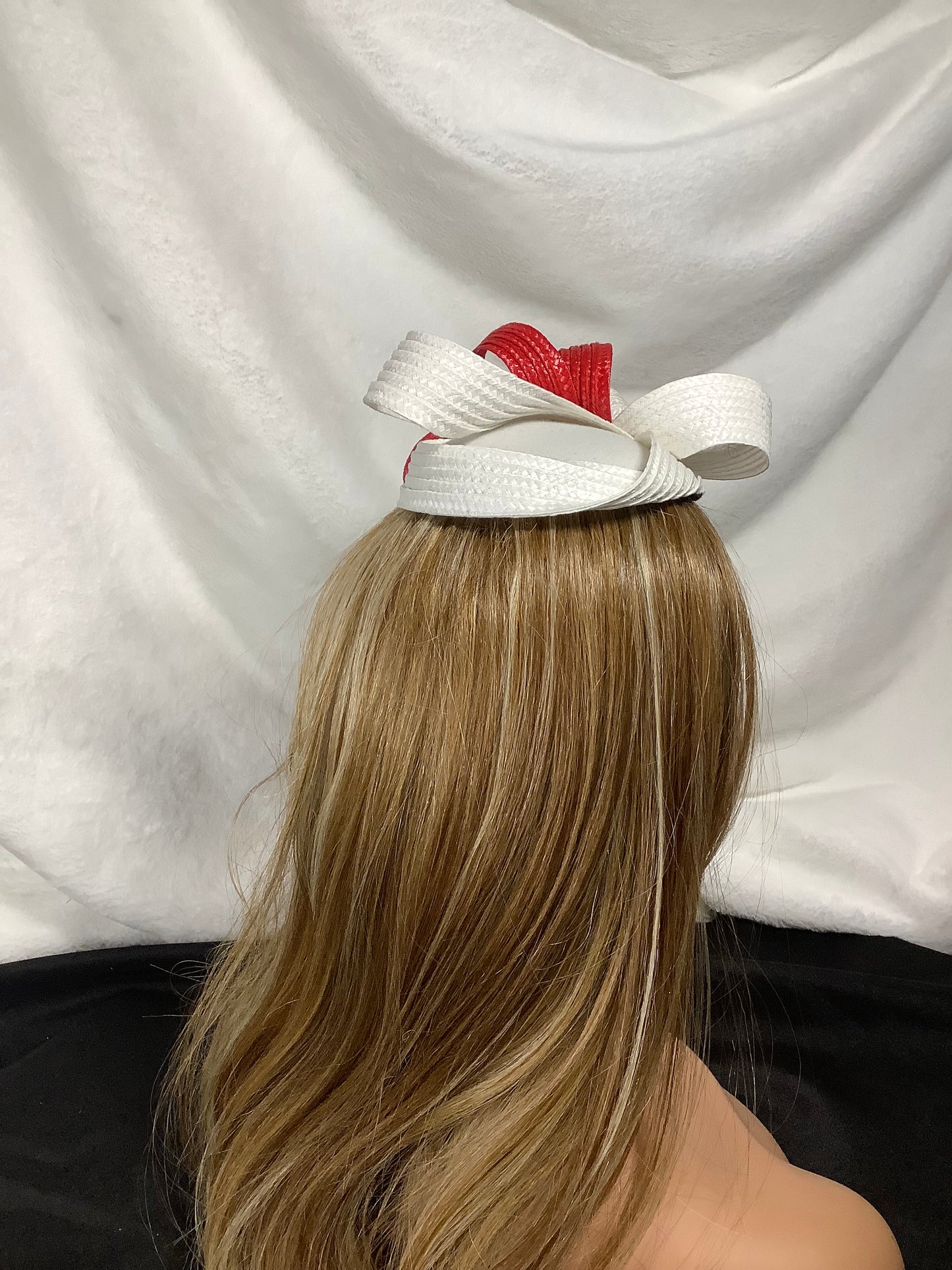 "Ribbon Twist 2025" – Crimson Edge Fascinator