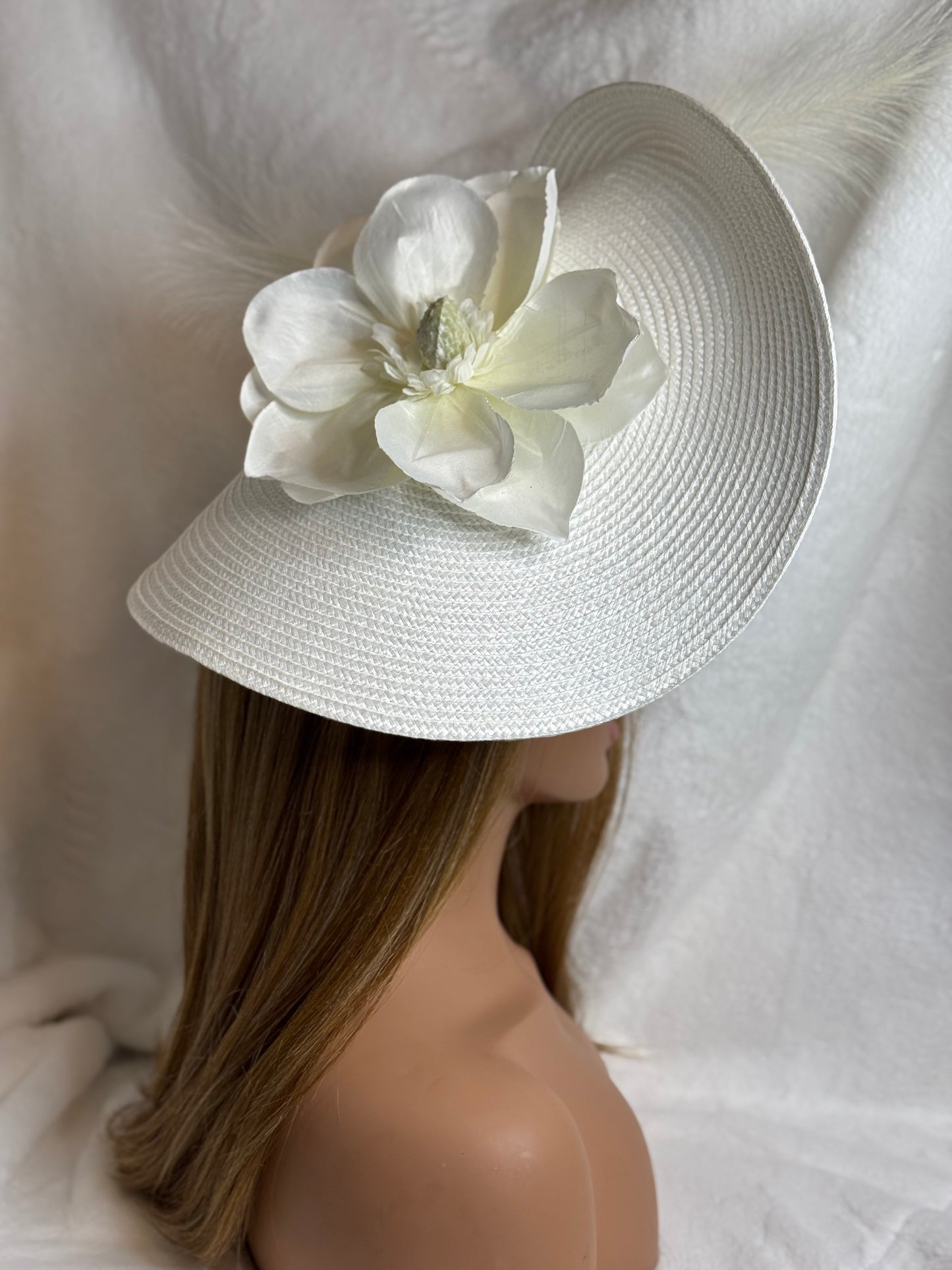 "Magnolia Grace 2025" – Classic Brimmed Hat with Bloom