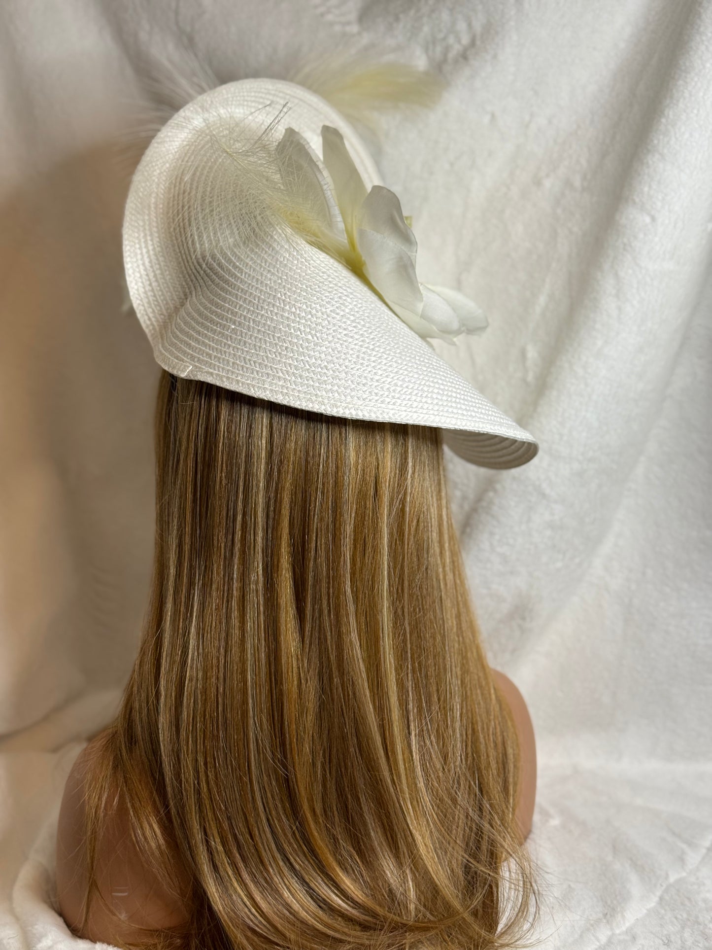"Magnolia Grace 2025" – Classic Brimmed Hat with Bloom