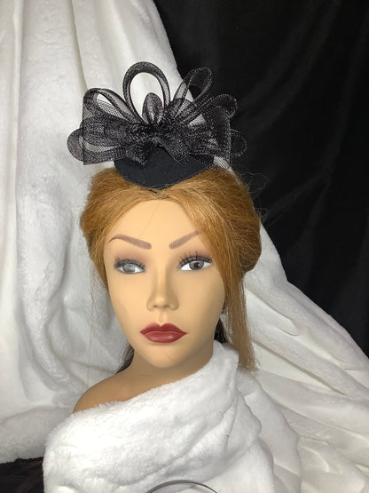 "Bowtie 2025" – Noir Elegance Fascinator