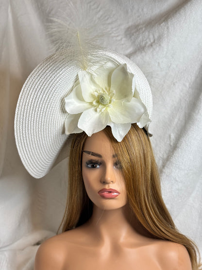 "Magnolia Grace 2025" – Classic Brimmed Hat with Bloom