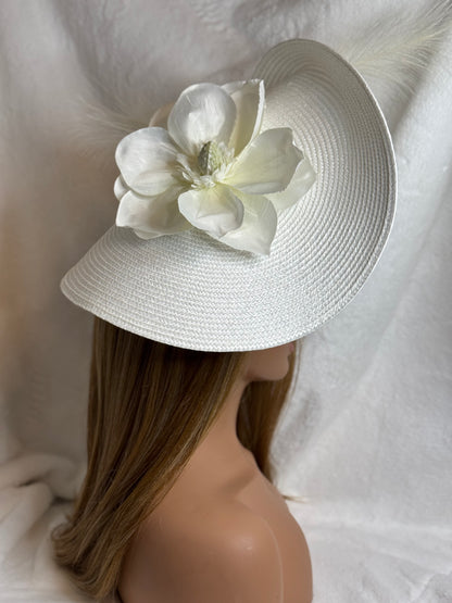 "Magnolia Grace 2025" – Classic Brimmed Hat with Bloom